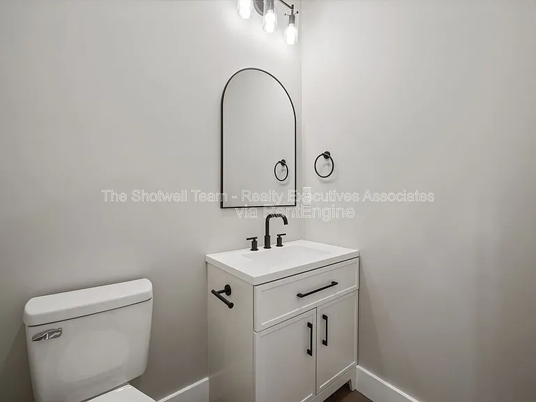 2711 Tarleton Ave — Photo 2
