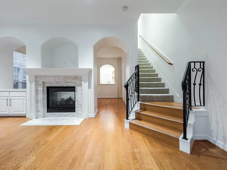 13647 Brookbluff Ln — Photo 5