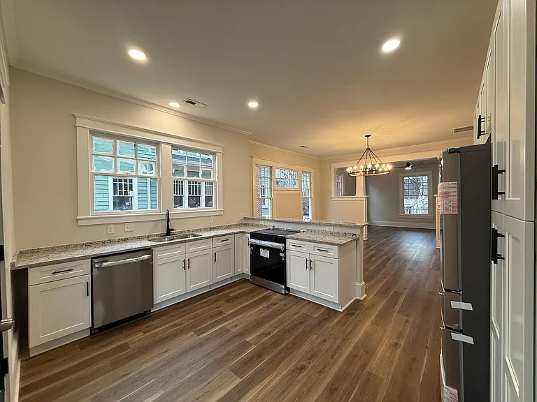 511 Park Ave — Photo 10