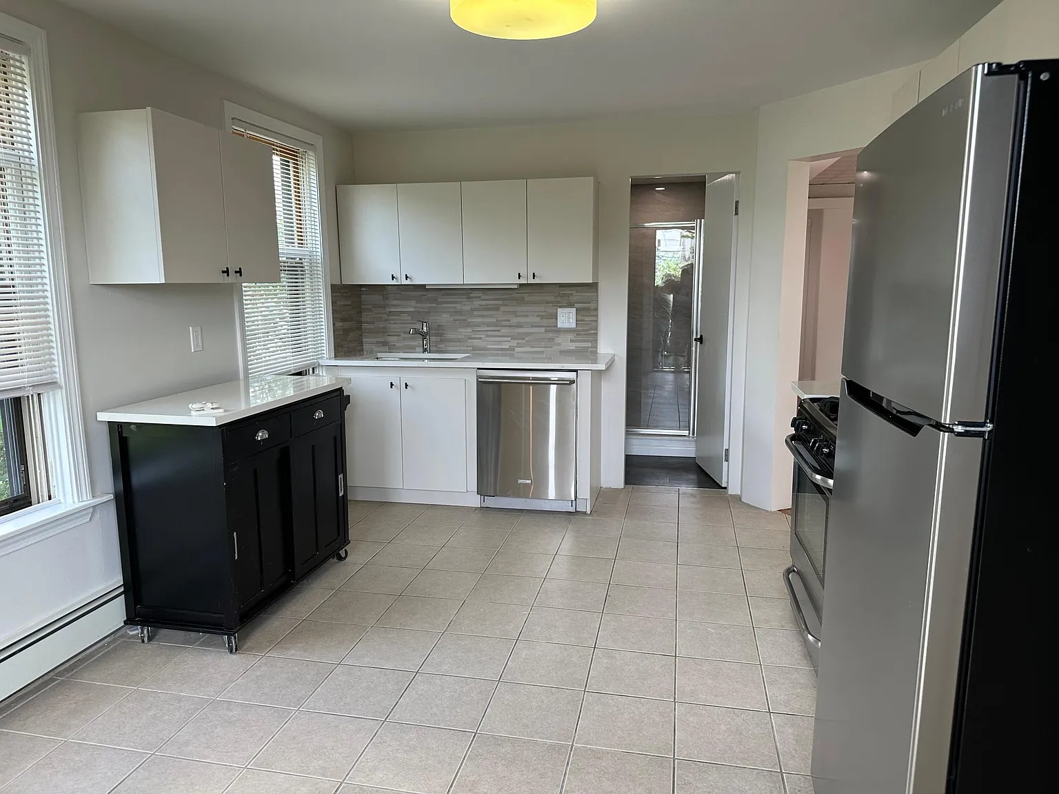 2 bed, 800 sqft, $2,700 — Photo 3