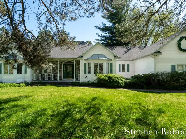 8350 100th St SE, Alto, MI 49302