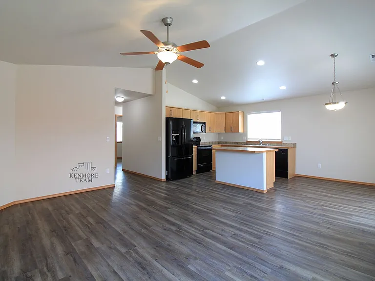 1683 Cactus Loop — Photo 4