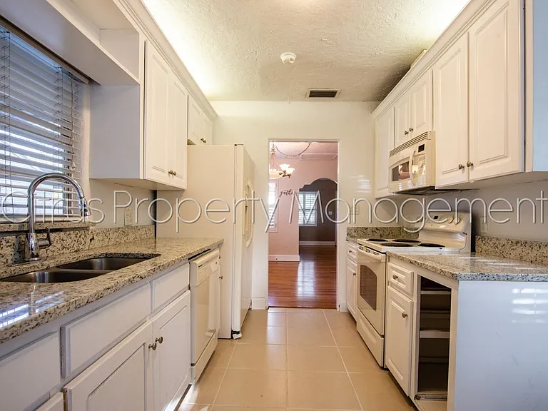 1840 Baylarian Blvd — Photo 12