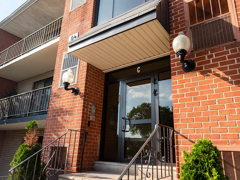 Ambassador Apartments — Photo 72