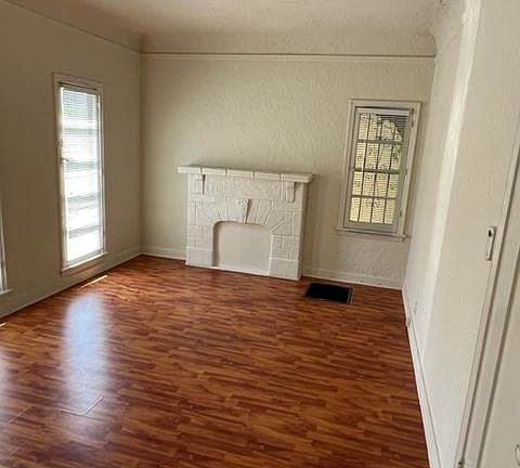 3rd image of 353 S Cloverdale Ave APT 2
