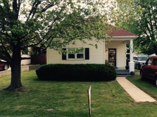 1312 Reynolds Dr, Charleston, IL 61920
