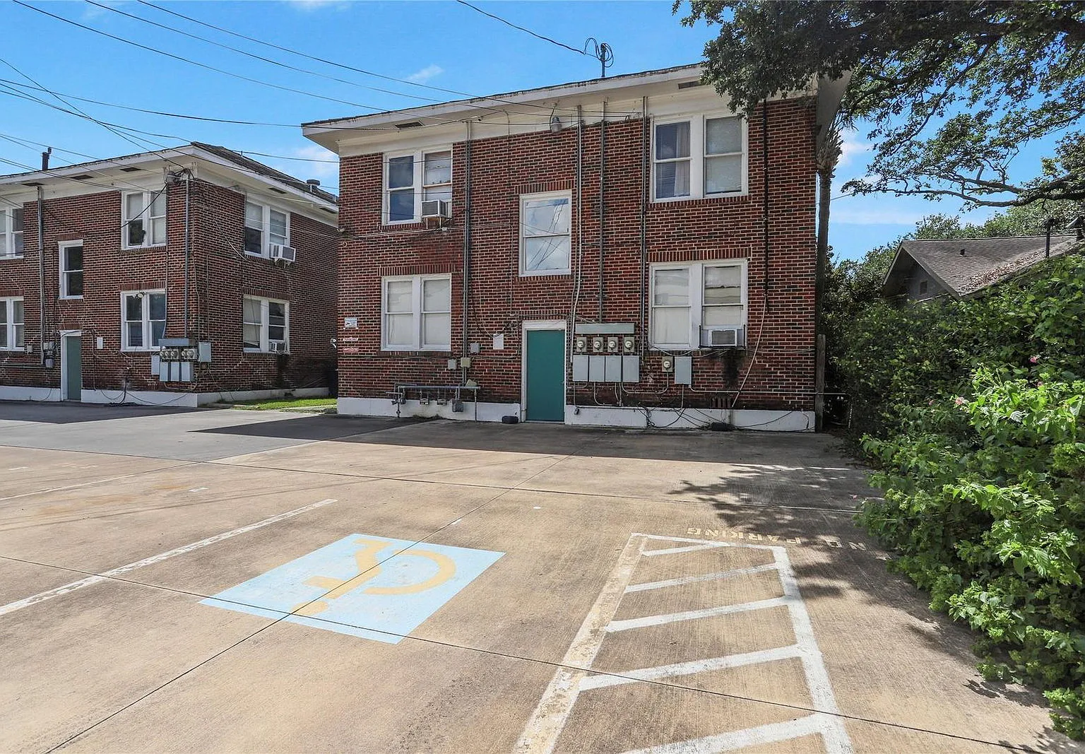 2 bed, 1.0 bath, 986 sqft, $1,350 — Photo 1