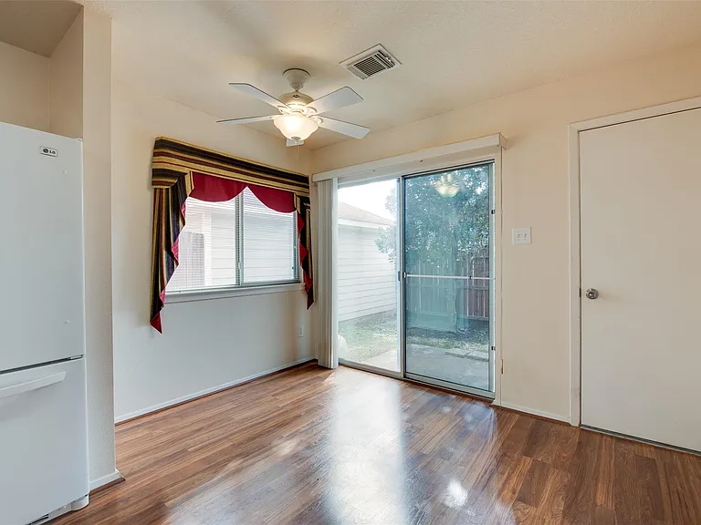 6129 Lone Prairie Way — Photo 14