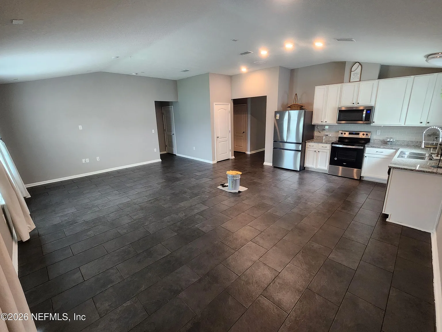 3 bed, 2.0 bath, 1537 sqft, $2,300 — Photo 3