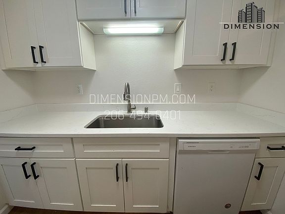 3rd image of 306 Stanford Dr APT G
