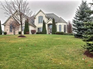 W226N3559 Wethersfield Rd, Pewaukee, WI 53072