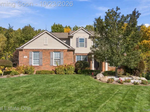 407 Mill House Dr, Oakland, MI 48363