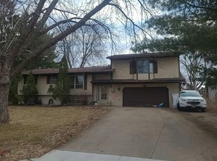 549 Grovner Ave N, Oakdale, MN 55128