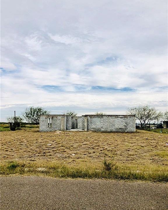 2nd image of Las Canas Rd
