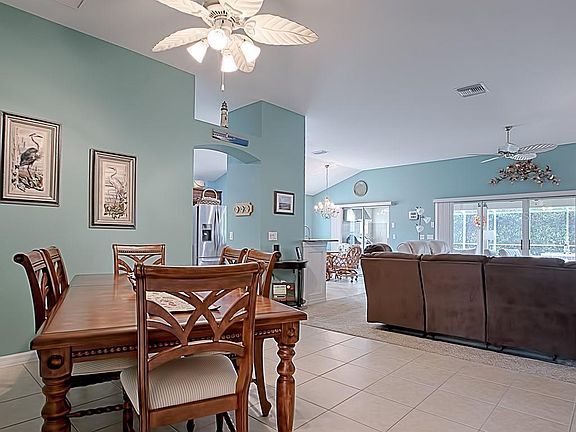 3rd image of 449 Ainsworth Cir