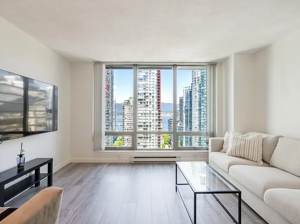 1200 Georgia St W #1803, Vancouver, BC V6E 4R2