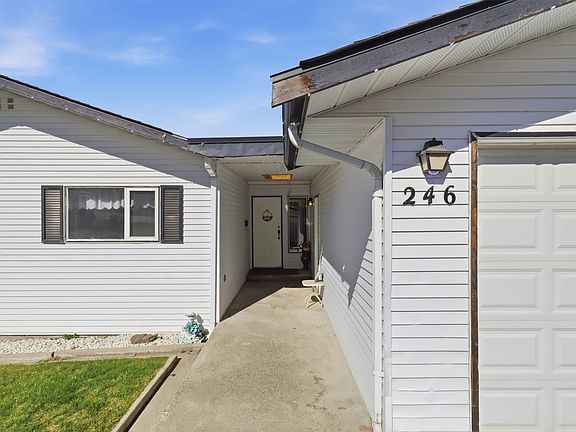 3rd image of 246 Robson Dr