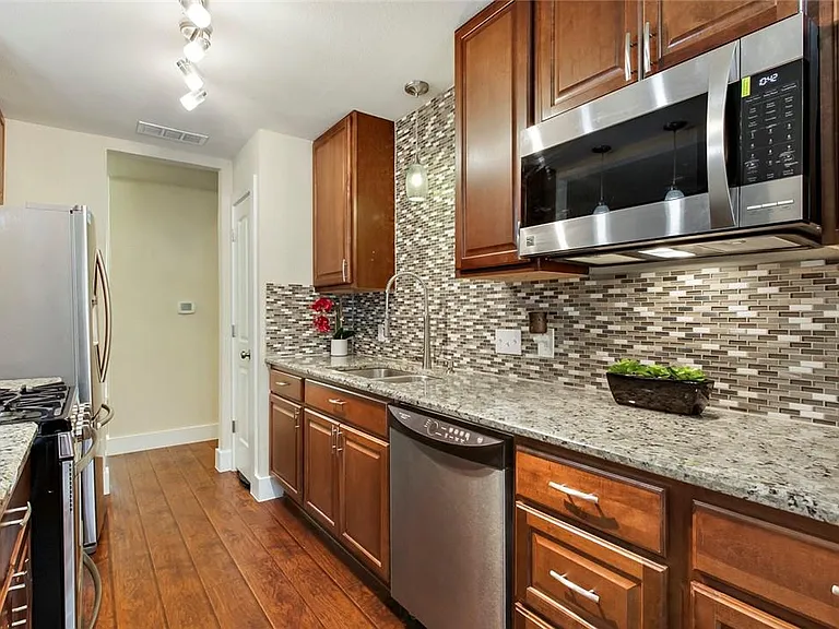 6101 Harwin Ln — Photo 6