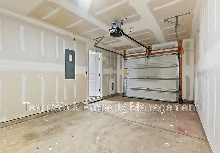 163 Rosefield Ct — Photo 27