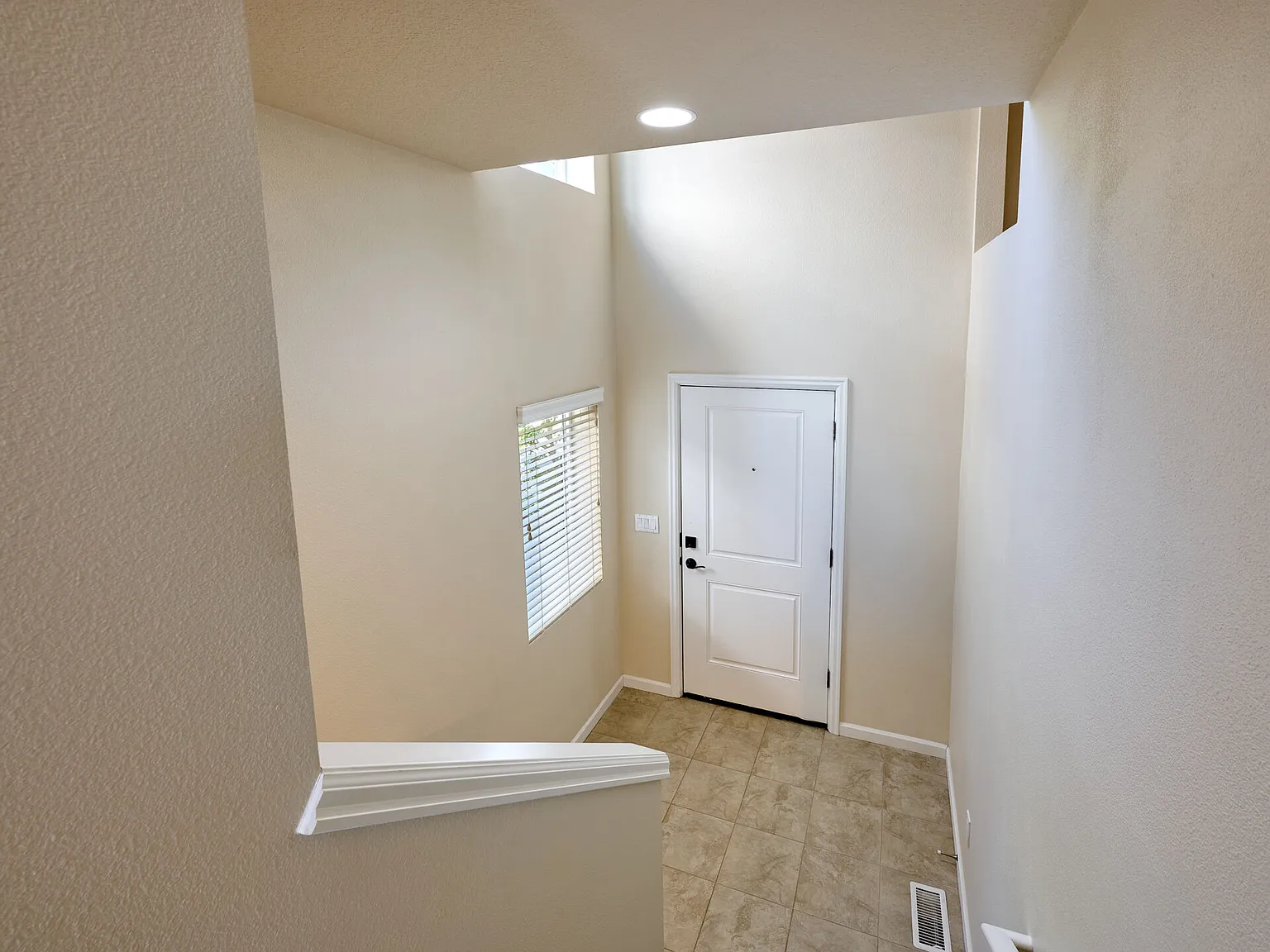 3 bed, 1911 sqft, $2,745 — Photo 3