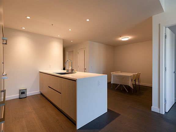 5th image of 5168 Cambie St #403
