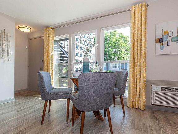 LARGE WINDOWS WITH VERTICAL BLINDS