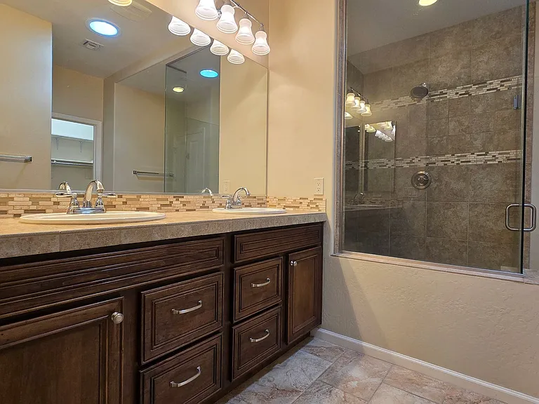 16374 W Amelia Dr — Photo 12