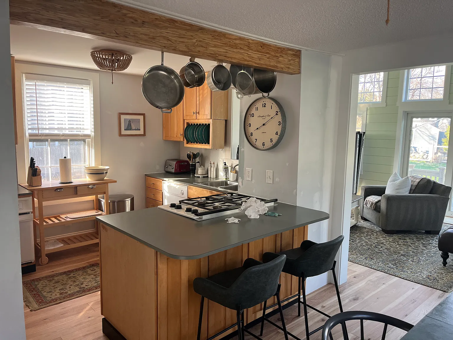 2 bed, 1350 sqft, $2,650 — Photo 2