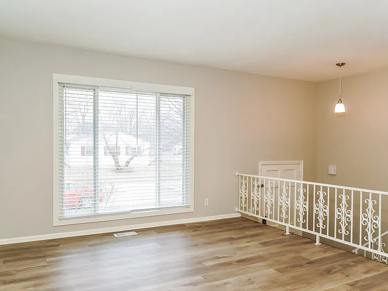 5801 Sunwood Dr — Photo 4