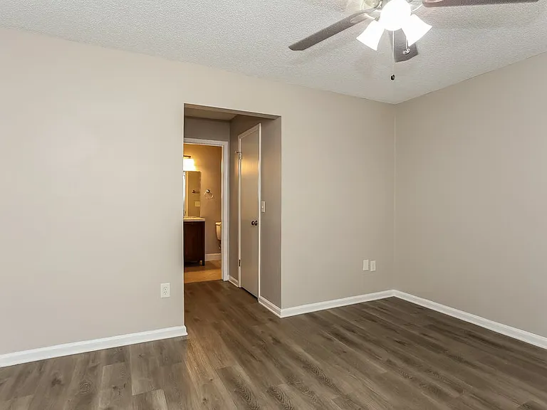 1608 Twin Oak Dr W — Photo 10