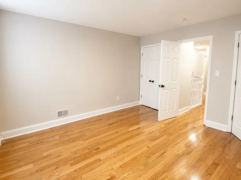 2501 E Fayette St — Photo 8