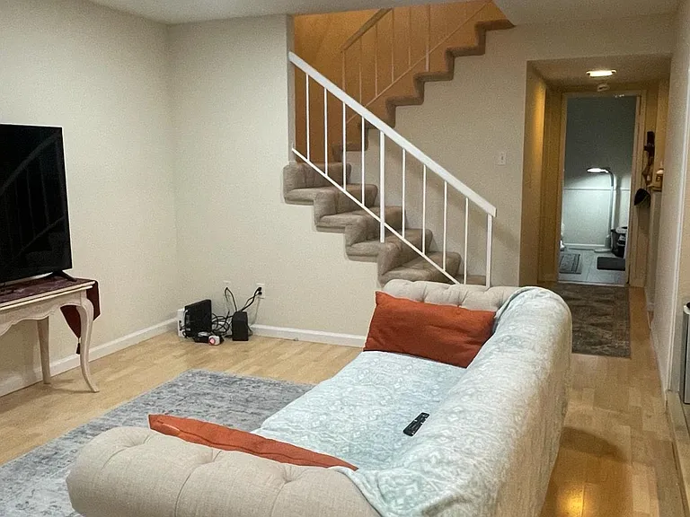 3215 Groth Ct — Photo 3
