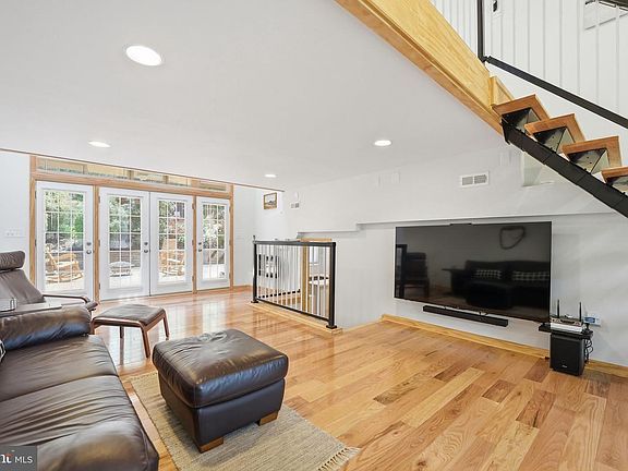 4th image of 10929 Howland Dr