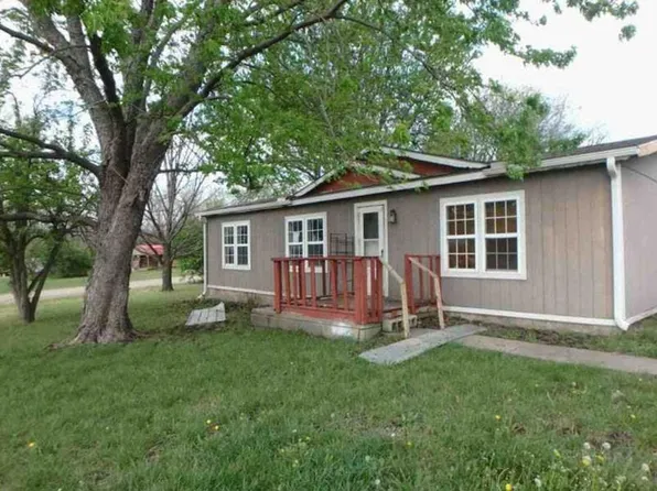 10811 Palamino St, Ozawkie, KS 66070