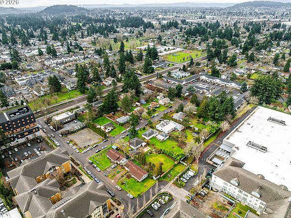 5th image of E Burnside St