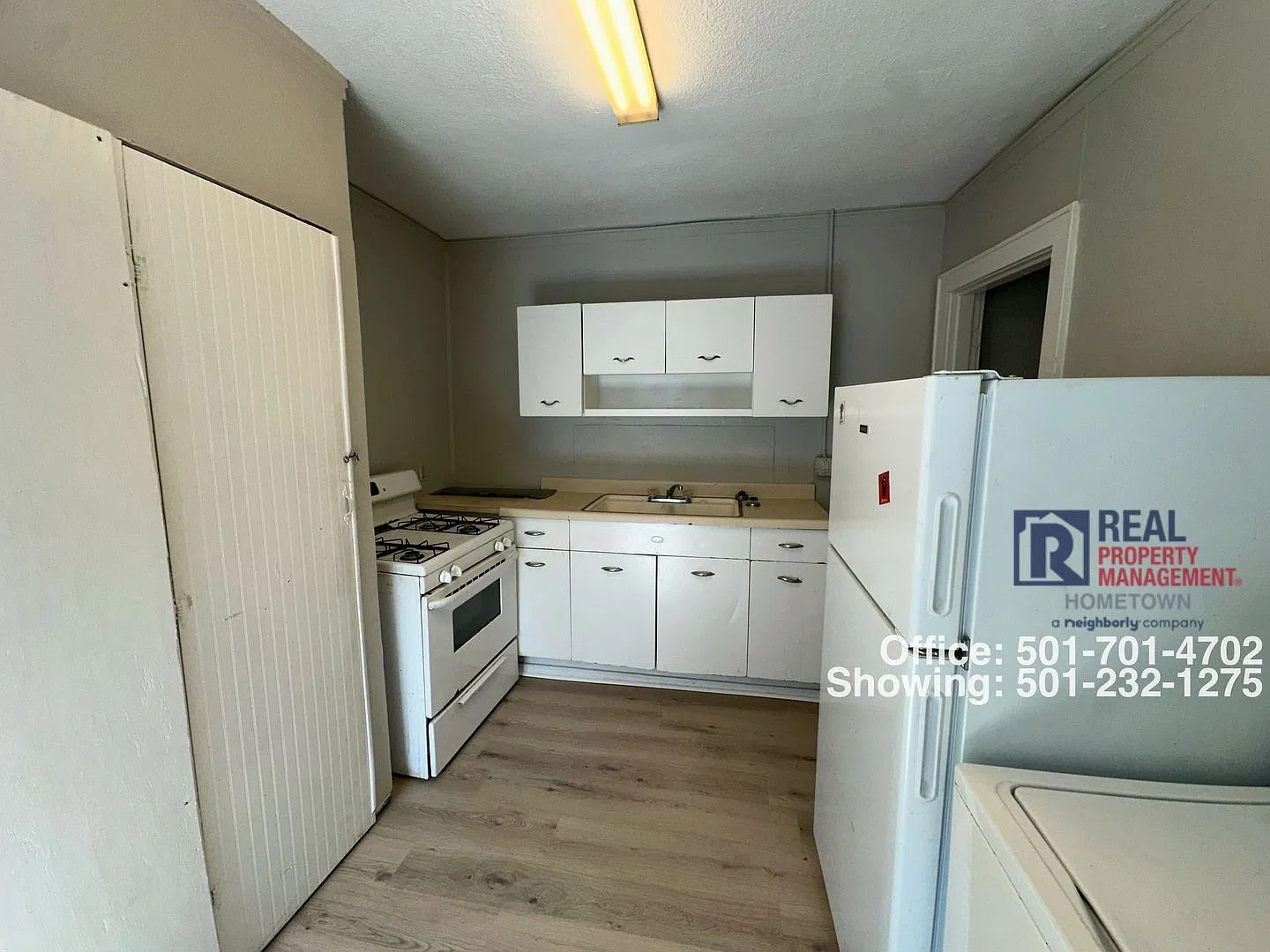 Nice Duplex In The Middle Of Town!! — Photo 4
