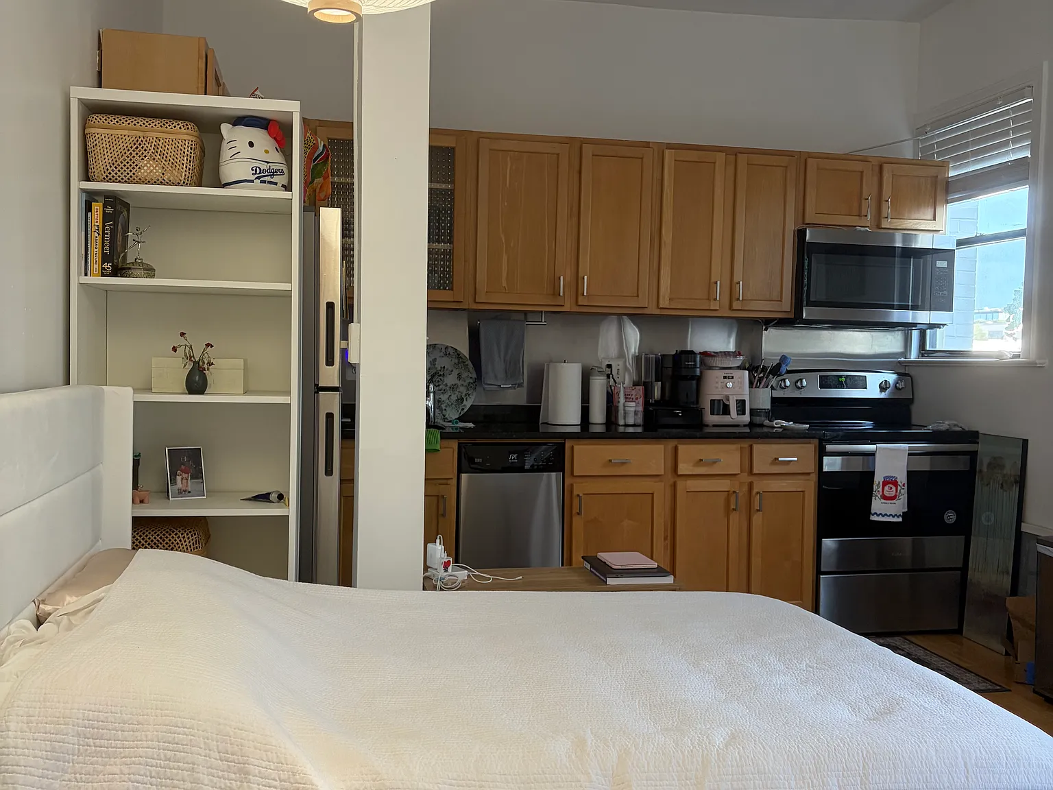 Studio, 300 sqft, $1,850 — Photo 2