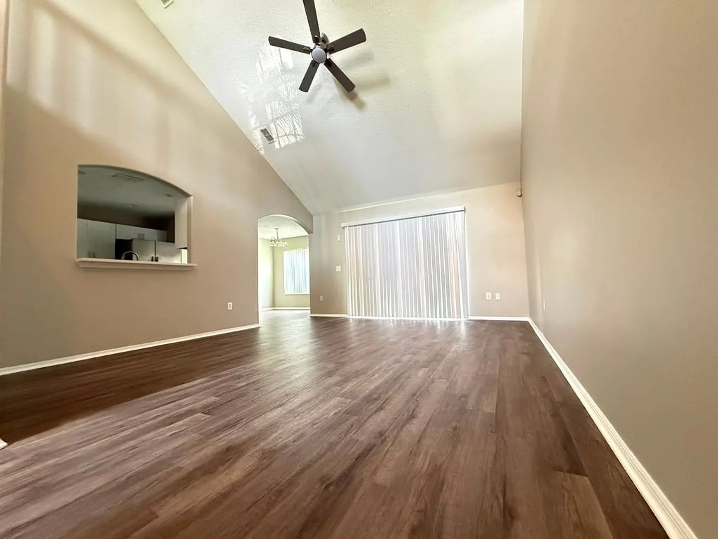 Spacious 3/2.5 Town Home in Meadow Woods! Available Now! — Photo 3