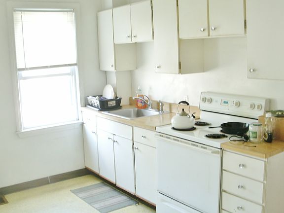 Apt 1 Kitchen