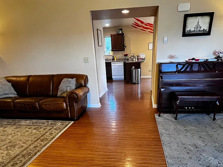 1118 Boswell Dr — Photo 6