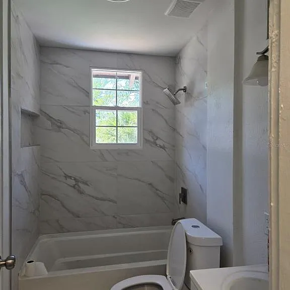709 E James St — Photo 8