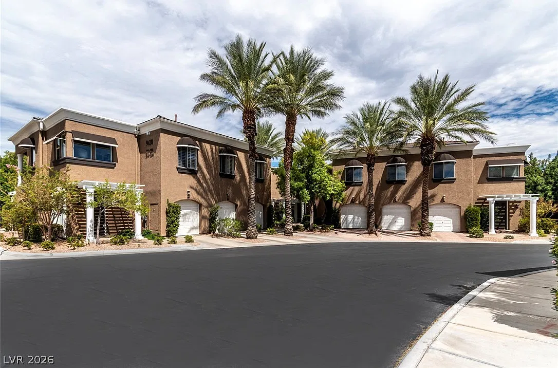 2 bed, 2.0 bath, 1481 sqft, $2,000 — Photo 2