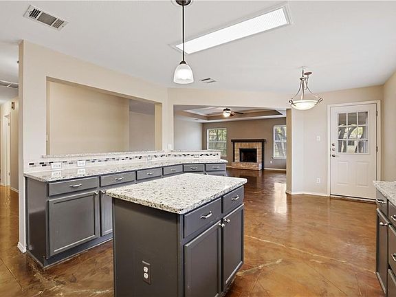 5th image of 1615 Country Squire Dr