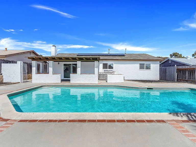 1472 Loma Ln — Photo 35
