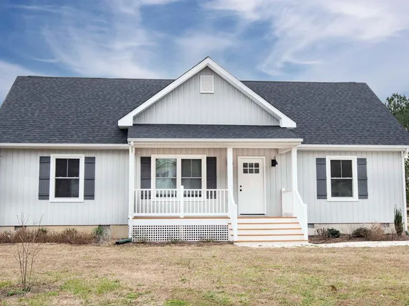 24 Justis St, Onancock, VA 23417