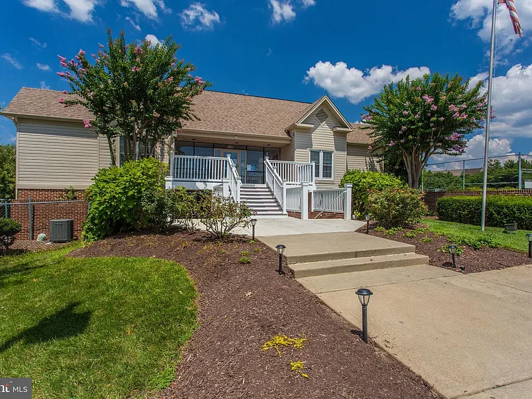 6901 Victoria Dr #I — Photo 33