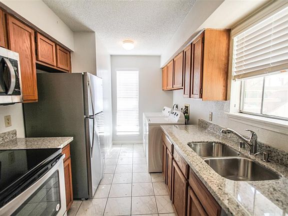 2nd image of 2120 El Paseo St APT 2001