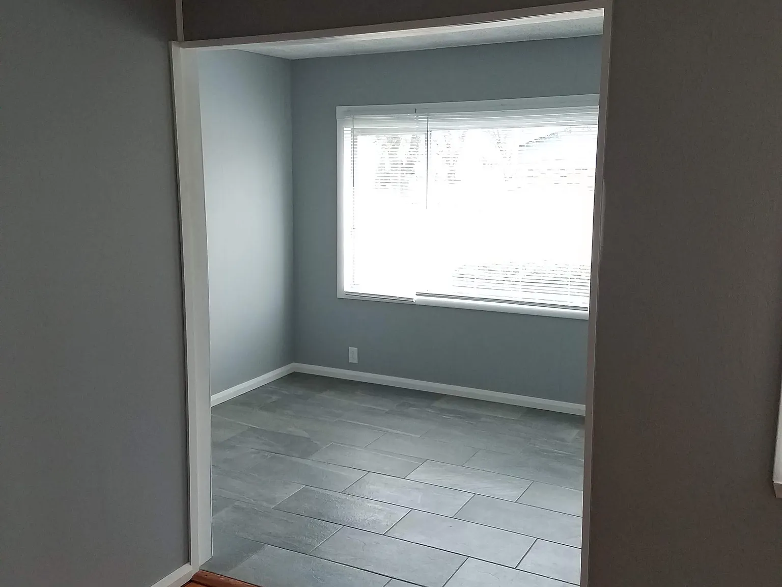 3 bed, 972 sqft, $1,300 — Photo 3