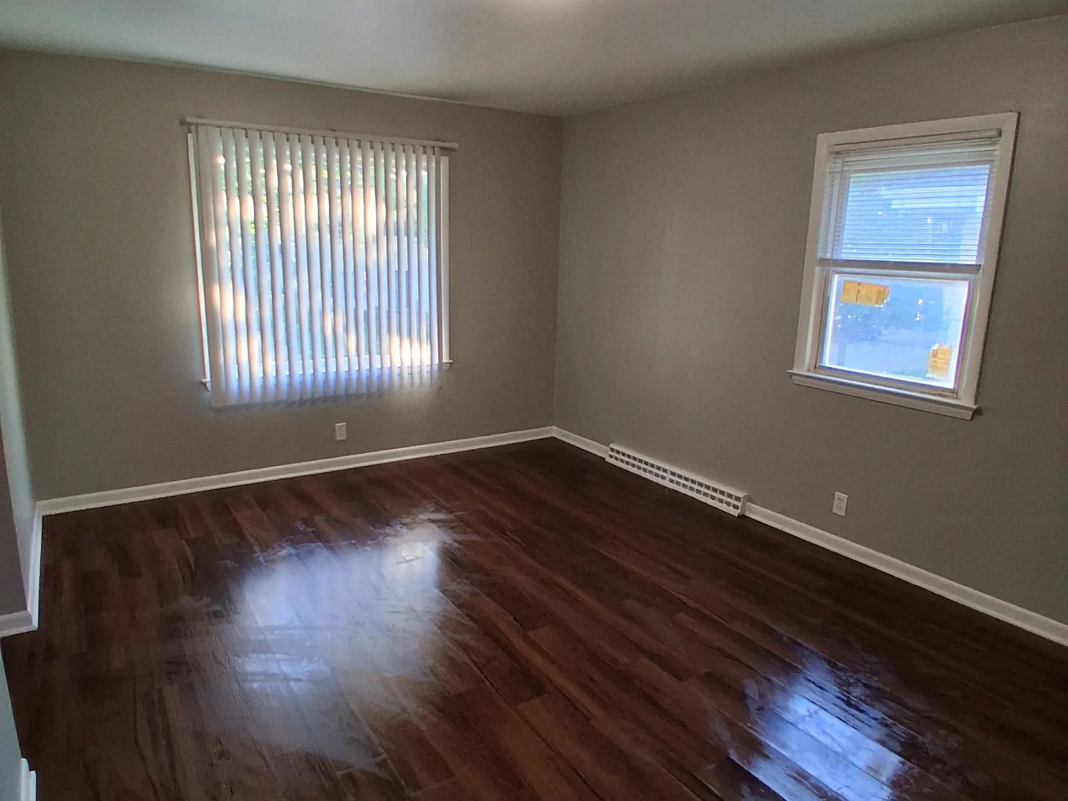 3 bed, $1,305 — Photo 2
