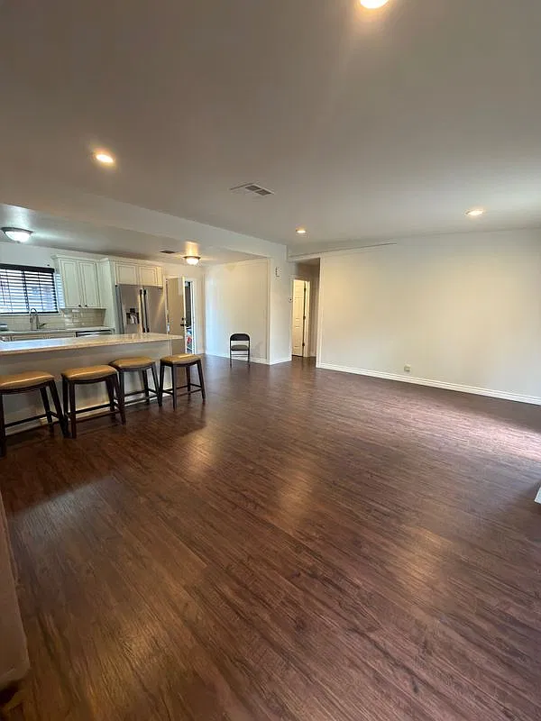 2 bed, 1.0 bath, 1750 sqft, $1,600 — Photo 1